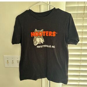 Hooters Black and Orange Tee